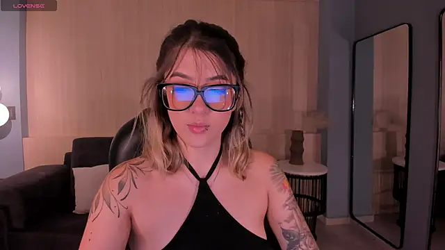 EveBensonX online show from May 31, 11:28 pm