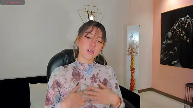 EveBensonX online show from June 6, 1:27 pm