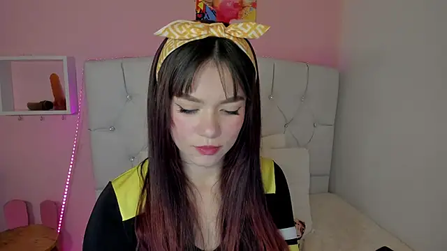 Snapshot of 18candys chatting on January 30, 11:24 pm 18candys online show from January 30, 11:24 pm