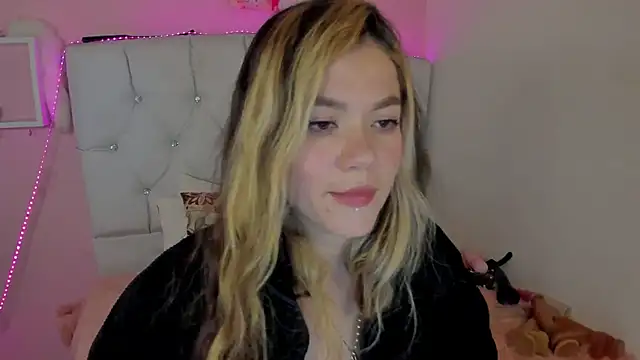 18candys online show from March 5, 11:23 pm