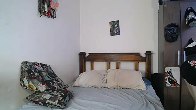 Snapshot of Twink_Temptation chatting on September 8, 8:52 pm Twink Temptation online show from September 8, 8:52 pm