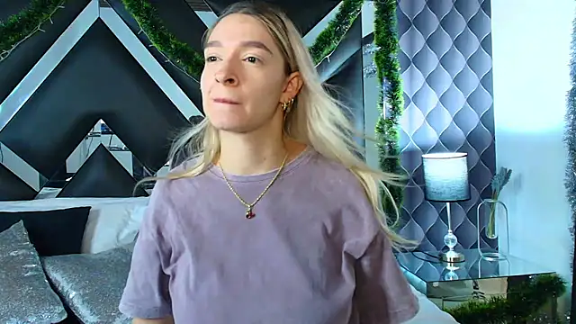 victoriaa lee  online show from December 9, 7:29 pm