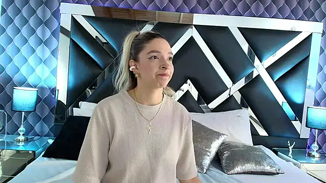 victoriaa lee  online show from February 20, 6:57 pm