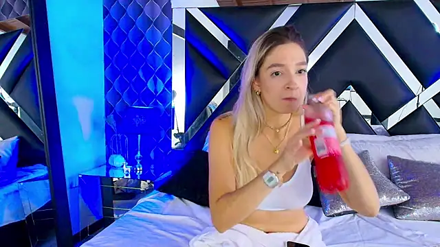 victoriaa lee  online show from March 5, 12:27 am