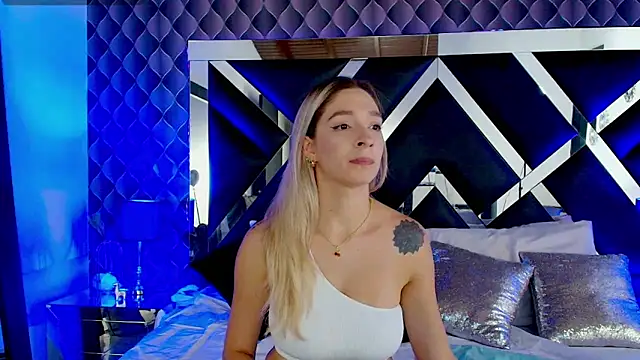 victoriaa lee  online show from March 11, 7:47 pm