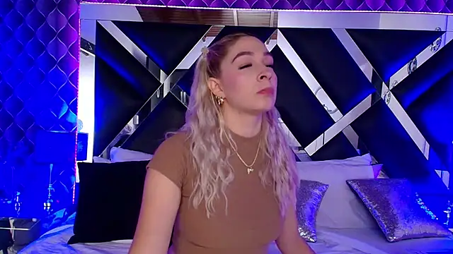 victoriaa lee  online show from October 9, 7:12 pm