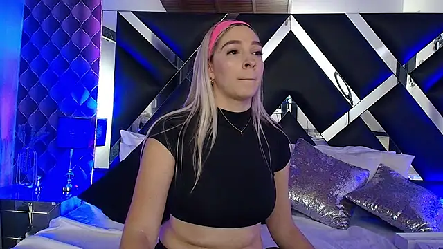 victoriaa lee  online show from November 6, 7:26 pm