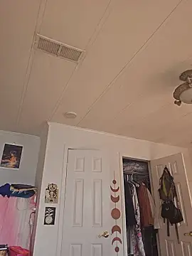 mossy kiss online show from January 17, 4:43 pm