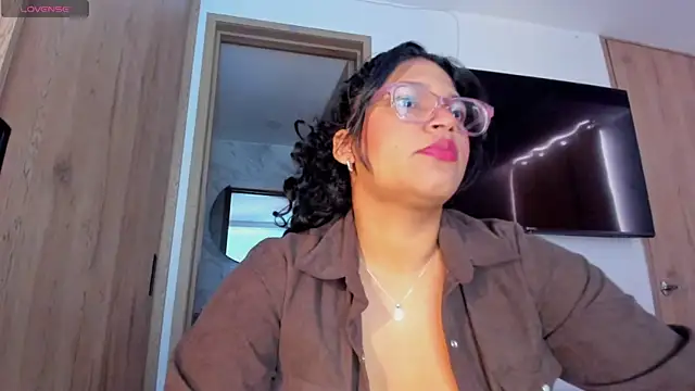Snapshot of iriss_25 chatting on June 13, 12:36 pm iriss 25 online show from June 13, 12:36 pm