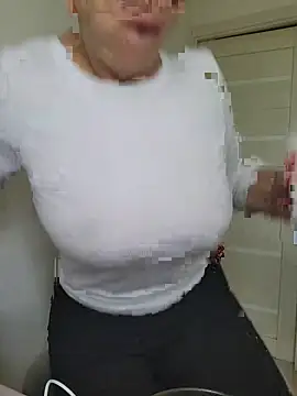 Snapshot of ROXOLANAA_SEXY chatting on May 30, 10:01 am ROXOLANAA SEXY online show from May 30, 10:01 am