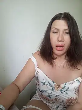 Snapshot of ROXOLANAA_SEXY chatting on June 5, 9:48 am ROXOLANAA SEXY online show from June 5, 9:48 am