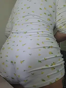 Snapshot of ROXOLANAA_SEXY chatting on June 23, 10:46 am ROXOLANAA SEXY online show from June 23, 10:46 am