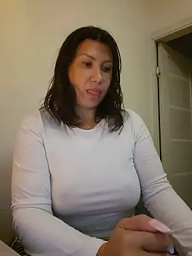 Snapshot of ROXOLANAA_SEXY chatting on June 25, 9:08 pm ROXOLANAA SEXY online show from June 25, 9:08 pm