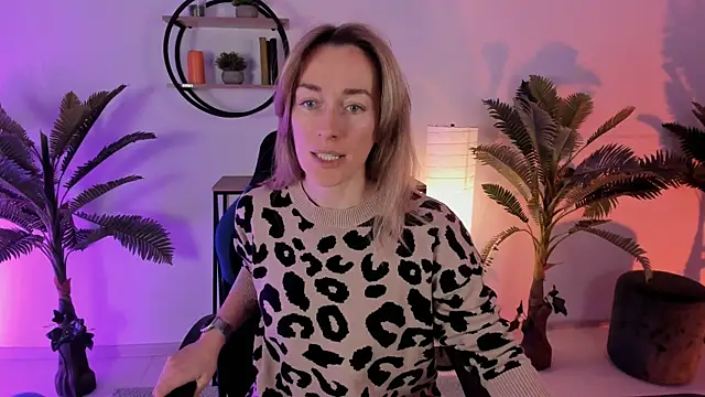 RebeccaMartinez online show from January 24, 5:42 am