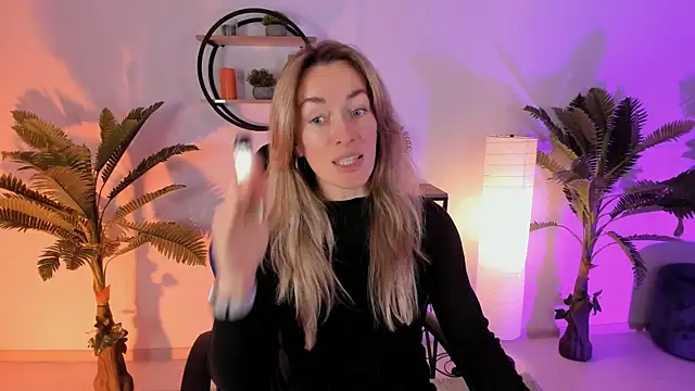 RebeccaMartinez online show from January 31, 6:57 am