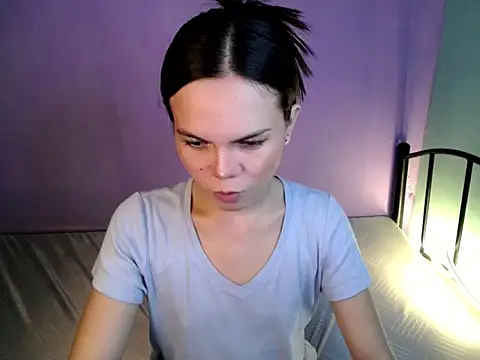 Snapshot of katie_white chatting on March 21, 12:21 pm katie white online show from March 21, 12:21 pm