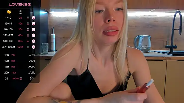 Snapshot of Olivia_Bells chatting on May 17, 9:22 pm Olivia Bells online show from May 17, 9:22 pm