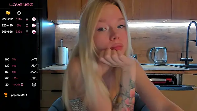 Snapshot of Olivia_Bells chatting on May 20, 8:48 pm Olivia Bells online show from May 20, 8:48 pm