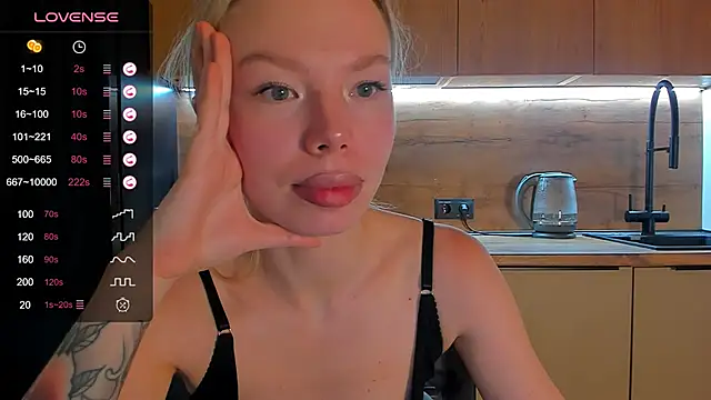 Snapshot of Olivia_Bells chatting on May 21, 9:44 pm Olivia Bells online show from May 21, 9:44 pm