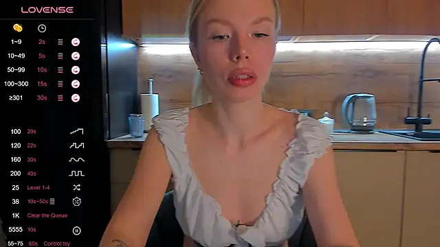 Snapshot of Olivia_Bells chatting on May 26, 9:11 pm Olivia Bells online show from May 26, 9:11 pm
