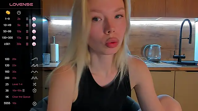 Snapshot of Olivia_Bells chatting on May 29, 10:08 pm Olivia Bells online show from May 29, 10:08 pm