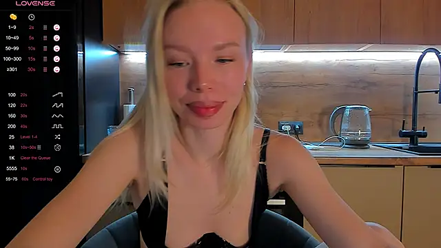 Snapshot of Olivia_Bells chatting on May 30, 10:07 pm Olivia Bells online show from May 30, 10:07 pm