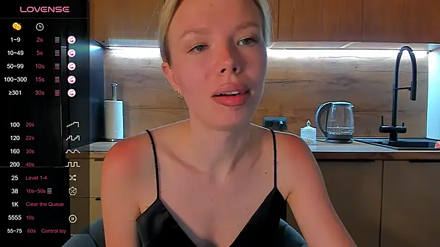 Snapshot of Olivia_Bells chatting on June 13, 8:51 pm Olivia Bells online show from June 13, 8:51 pm
