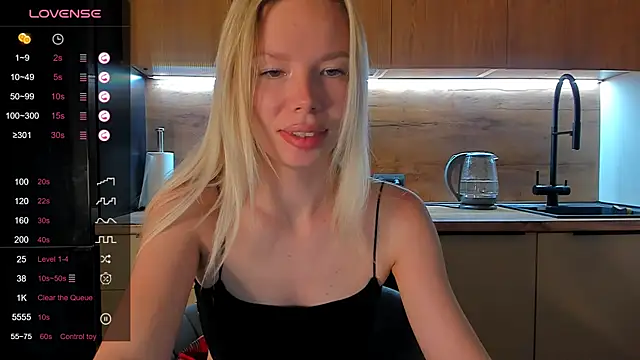 Snapshot of Olivia_Bells chatting on June 14, 9:06 pm Olivia Bells online show from June 14, 9:06 pm