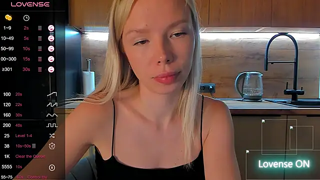 Snapshot of Olivia_Bells chatting on June 17, 8:32 pm Olivia Bells online show from June 17, 8:32 pm