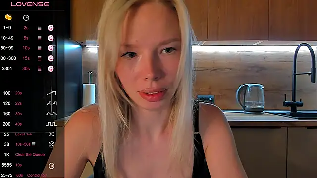 Snapshot of Olivia_Bells chatting on June 18, 9:19 pm Olivia Bells online show from June 18, 9:19 pm