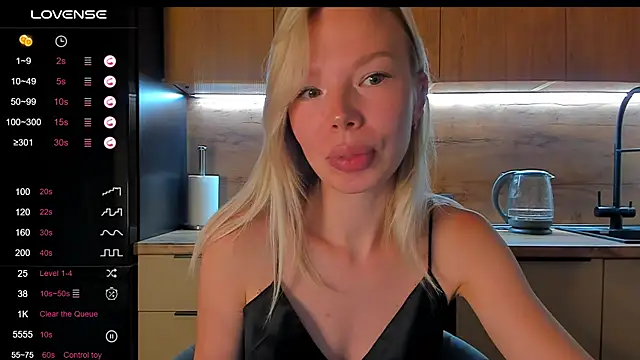 Snapshot of Olivia_Bells chatting on June 28, 9:32 pm Olivia Bells online show from June 28, 9:32 pm