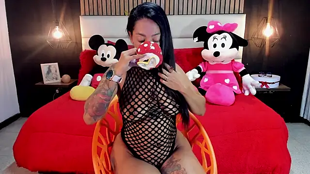 NiicolleMiller online show from March 12, 4:02 pm