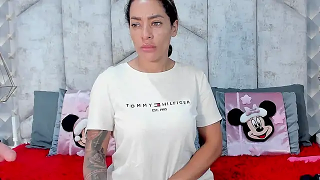 NiicolleMiller online show from December 4, 12:58 pm