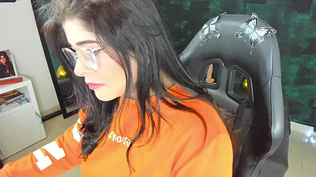 Snapshot of BellaFlaming chatting on December 20, 11:00 am BellaFlaming online show from December 20, 11:00 am