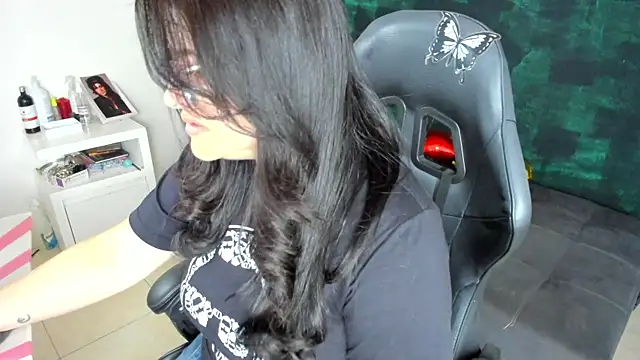 Snapshot of BellaFlaming chatting on January 14, 11:20 am BellaFlaming online show from January 14, 11:20 am