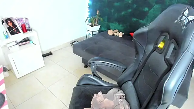 Snapshot of BellaFlaming chatting on January 17, 10:00 am BellaFlaming online show from January 17, 10:00 am