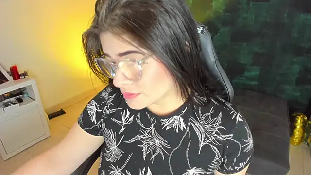 Snapshot of BellaFlaming chatting on January 28, 11:06 am BellaFlaming online show from January 28, 11:06 am