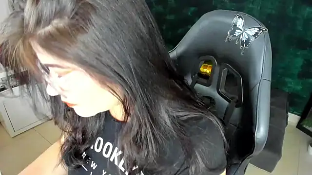 Snapshot of BellaFlaming chatting on January 31, 11:13 am BellaFlaming online show from January 31, 11:13 am