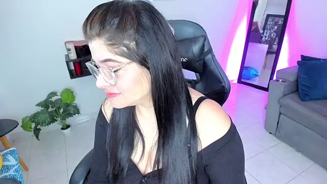 Snapshot of BellaFlaming chatting on September 19, 11:11 am BellaFlaming online show from September 19, 11:11 am