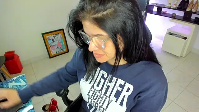 BellaFlaming online show from April 28, 10:42 am