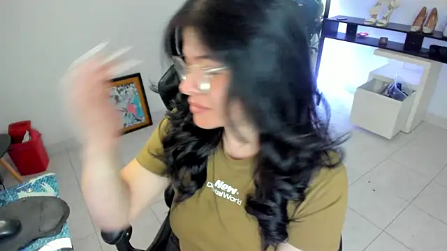 BellaFlaming online show from May 2, 11:04 am