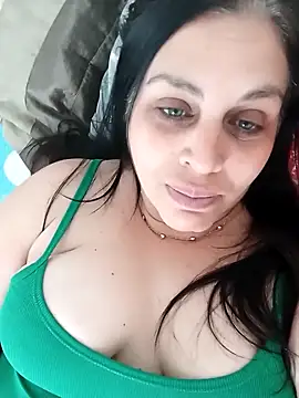 Snapshot of CRUELLAXX chatting on December 2, 5:59 pm CRUELLAXX online show from December 2, 5:59 pm