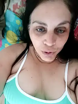 Snapshot of CRUELLAXX chatting on December 5, 6:22 pm CRUELLAXX online show from December 5, 6:22 pm