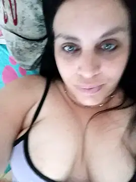 Snapshot of CRUELLAXX chatting on December 14, 6:52 pm CRUELLAXX online show from December 14, 6:52 pm