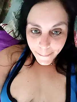 Snapshot of CRUELLAXX chatting on February 1, 5:58 pm CRUELLAXX online show from February 1, 5:58 pm