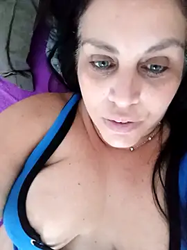 Snapshot of CRUELLAXX chatting on February 11, 6:01 pm CRUELLAXX online show from February 11, 6:01 pm