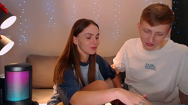 Snapshot of juliaanddima chatting on February 27, 11:59 pm juliaanddima online show from February 27, 11:59 pm