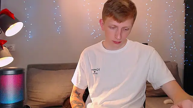 Snapshot of juliaanddima chatting on March 5, 9:37 pm juliaanddima online show from March 5, 9:37 pm