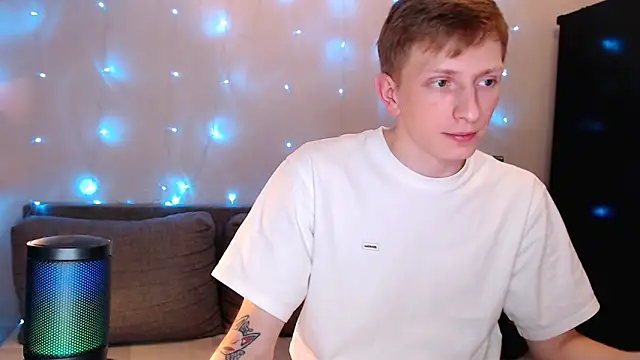 Snapshot of juliaanddima chatting on October 8, 9:01 pm juliaanddima online show from October 8, 9:01 pm