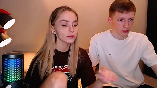 Snapshot of juliaanddima chatting on November 11, 10:10 pm juliaanddima online show from November 11, 10:10 pm